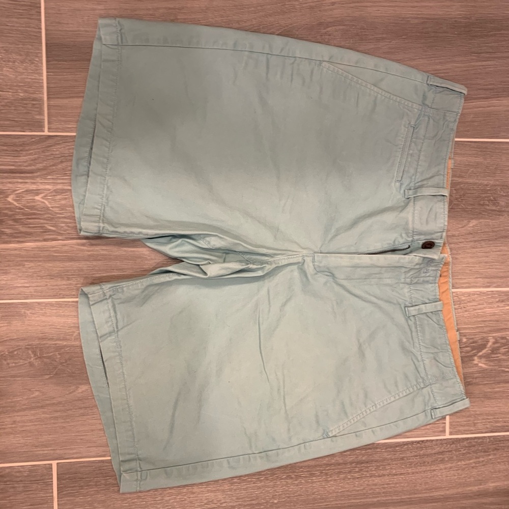 Men’s GAP Khaki shorts Waist 38! - Picture 2 of 4